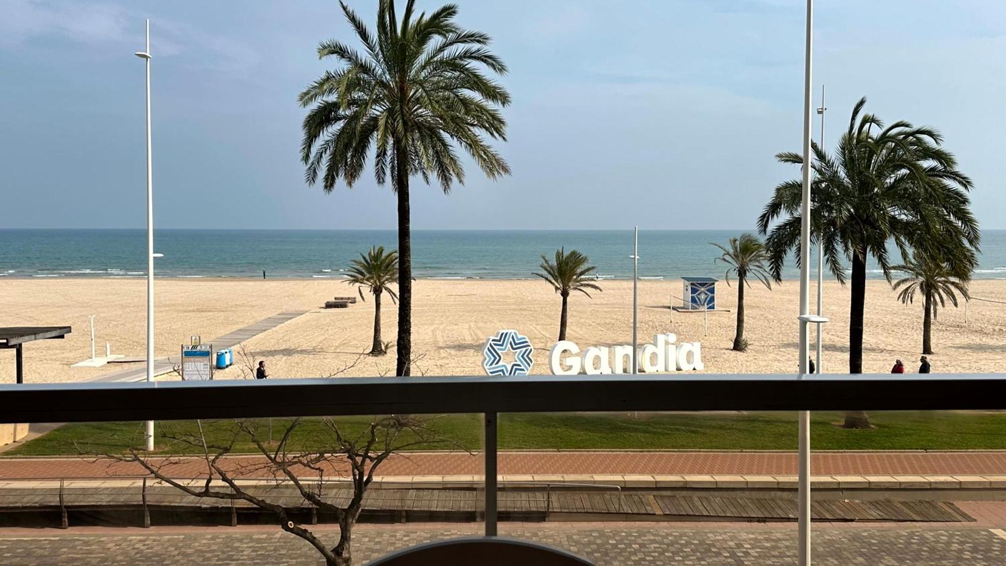 CAPRI GANDIA PRIMERA LÍNEA - Alquiler solo familias Playa de Gandia Exterior foto